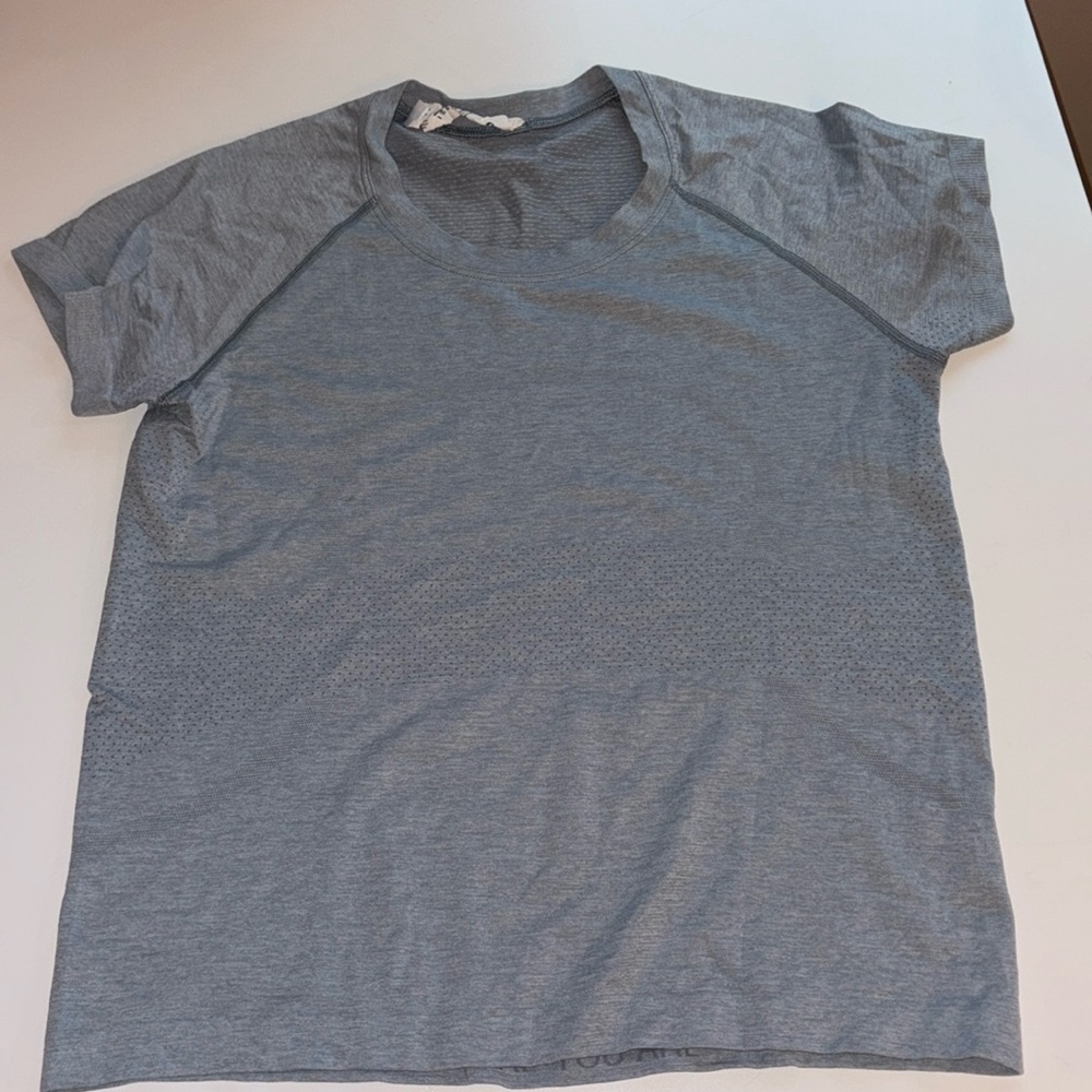 Lululemon Swiftly T-Shirt - light blue - size 8